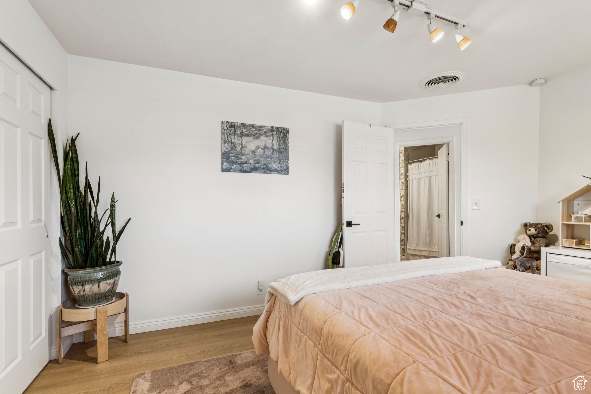 HILLCREST - Residential