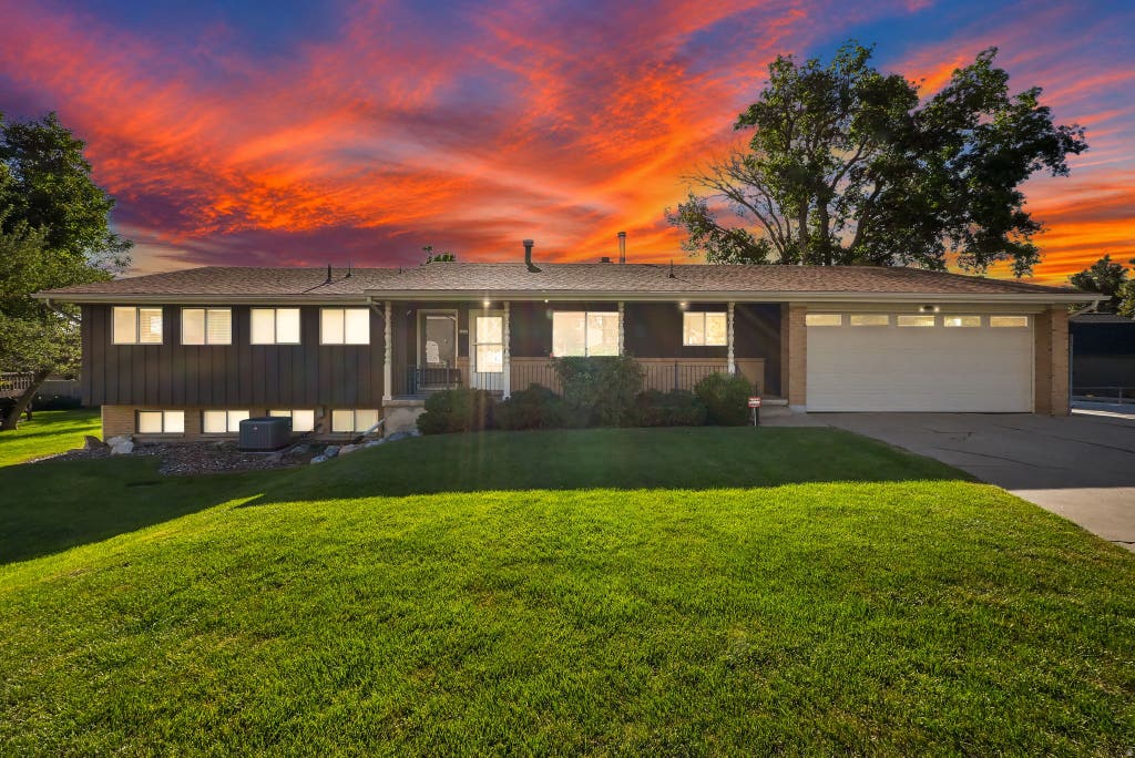 Photo of 4250 S PANORAMA DR E, Holladay, UT 84124 (MLS # 2180517)