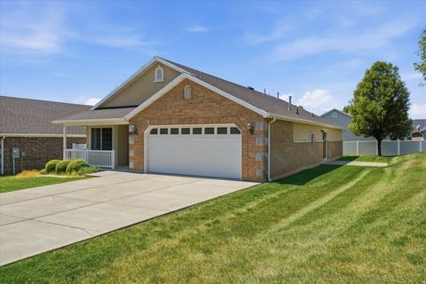 Tiny photo for 2333 N GARDEN LN W #32, Layton, UT 84041 (MLS # 2157120)