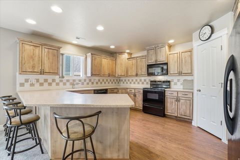 Tiny photo for 2333 N GARDEN LN W #32, Layton, UT 84041 (MLS # 2157120)