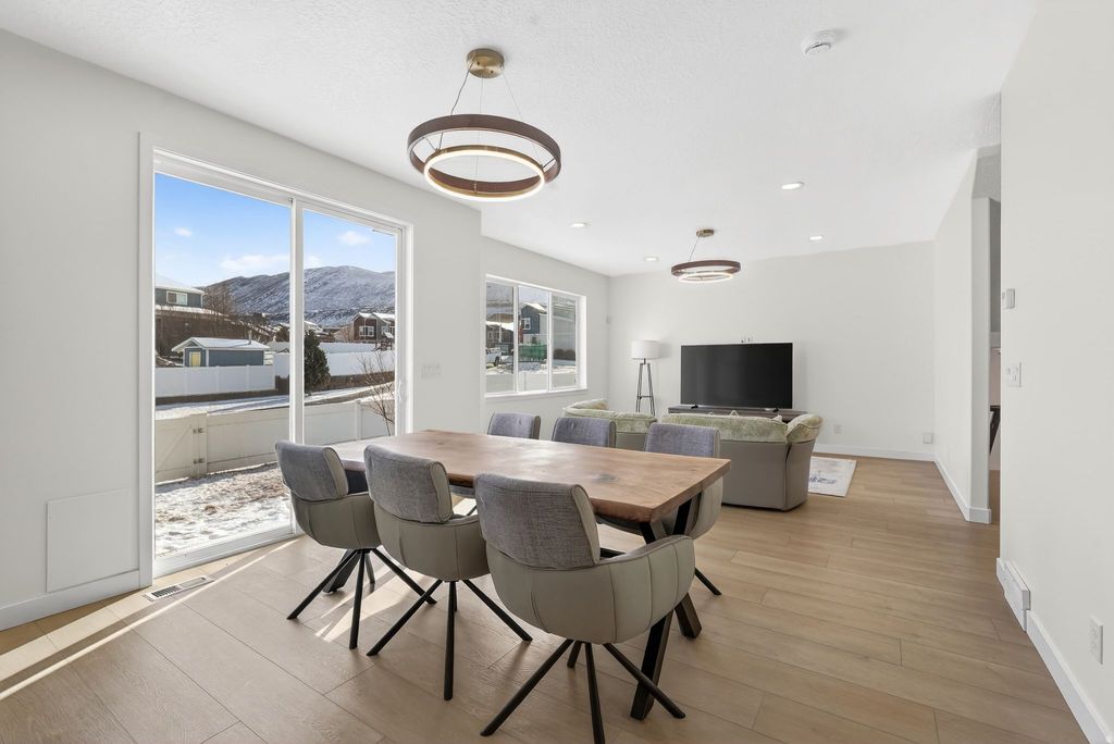 Photo of 834 W DAYLIGHT DRIVE DR S, Bluffdale, UT 84065 (MLS # 2138621)