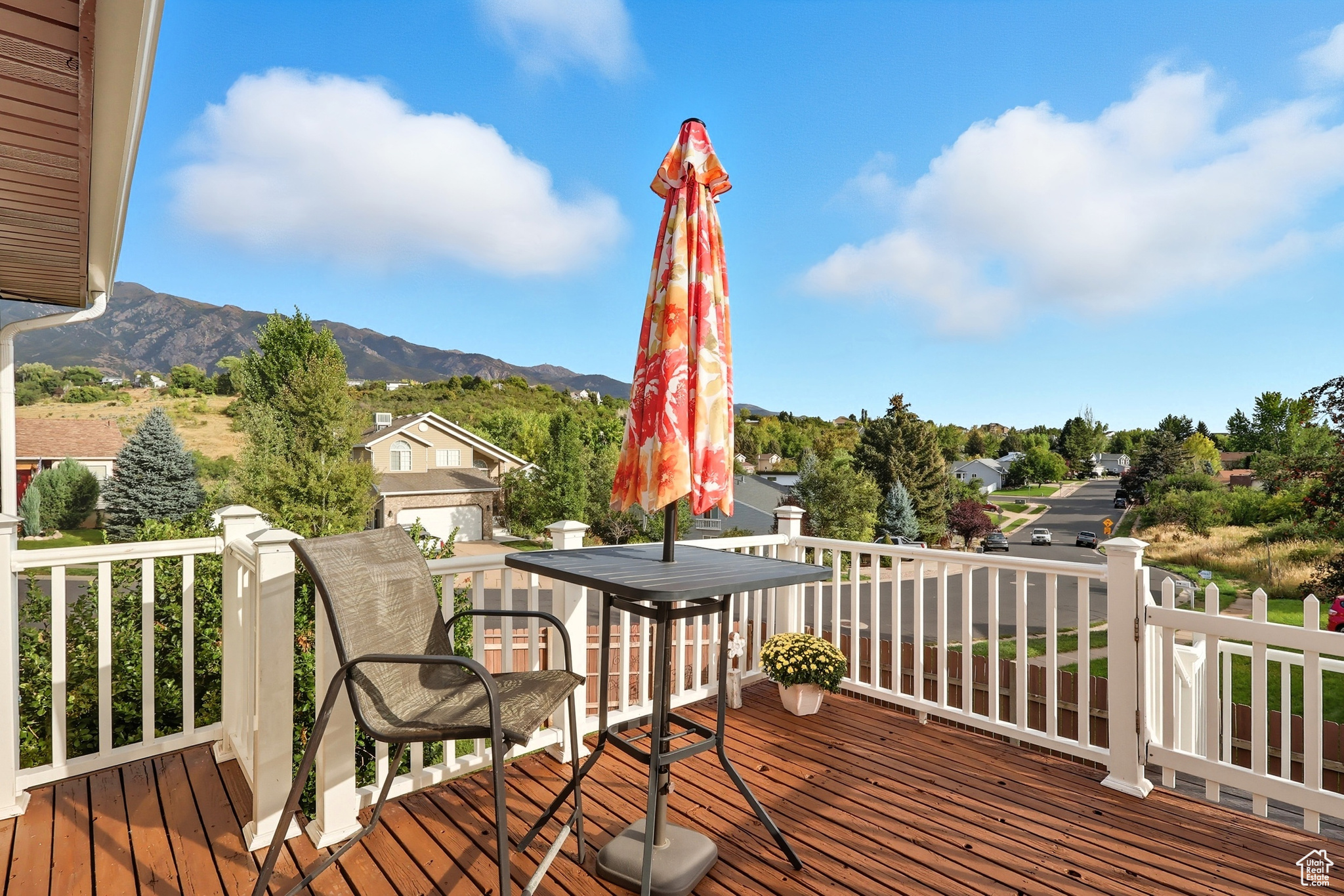 COUNTRY HOLLOW - Residential
