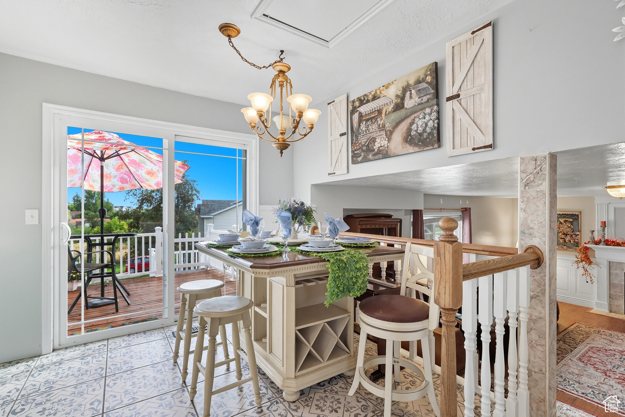 COUNTRY HOLLOW - Residential