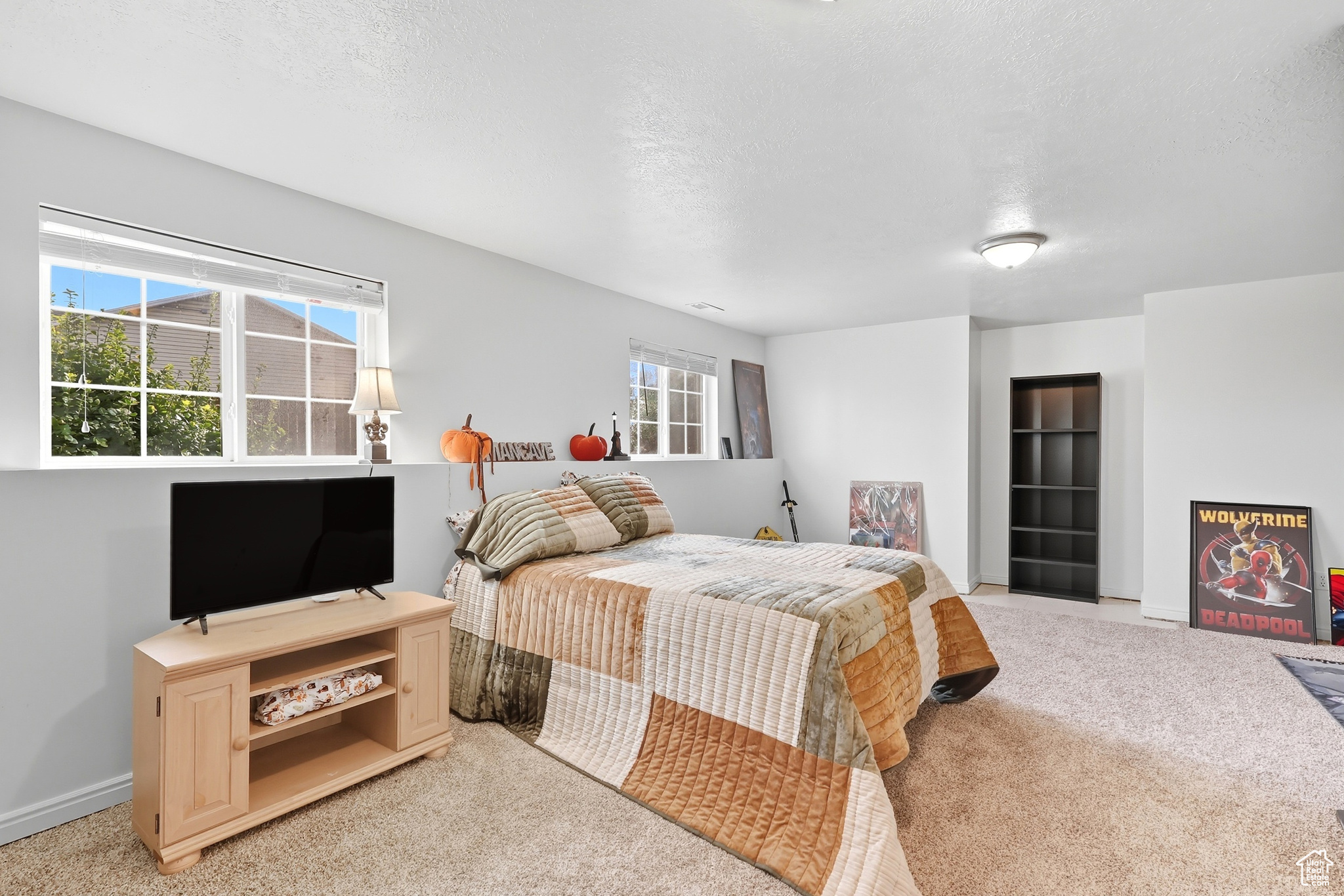 COUNTRY HOLLOW - Residential