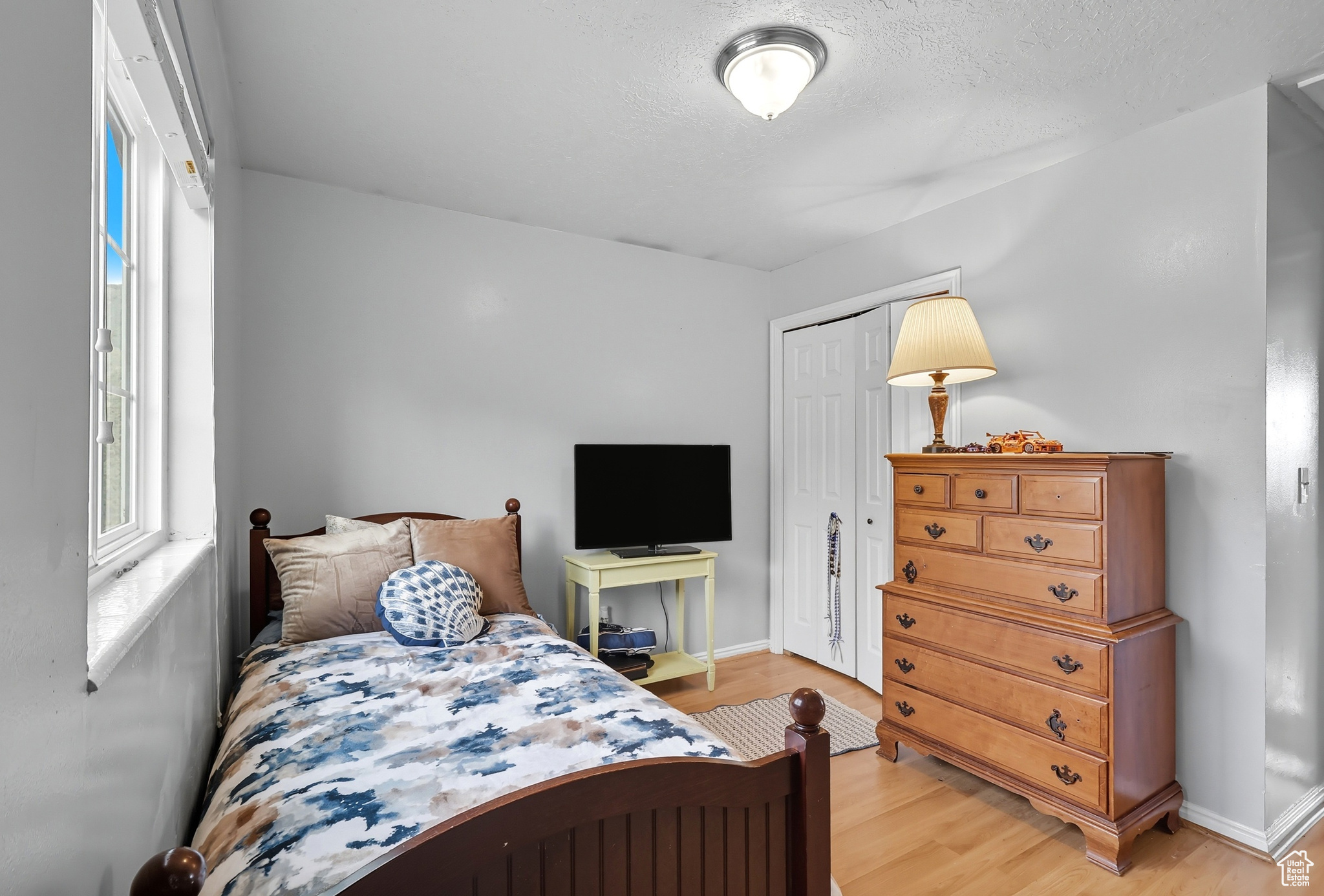 COUNTRY HOLLOW - Residential