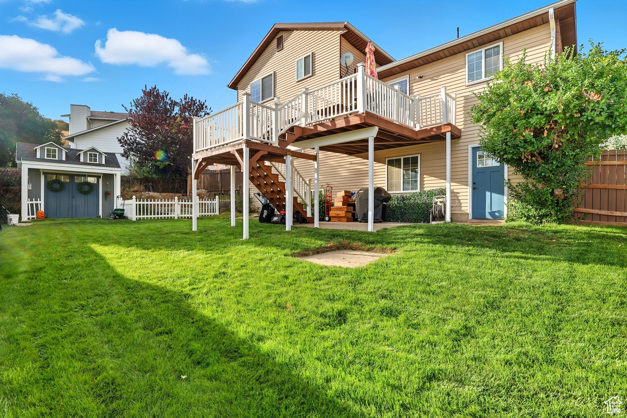COUNTRY HOLLOW - Residential
