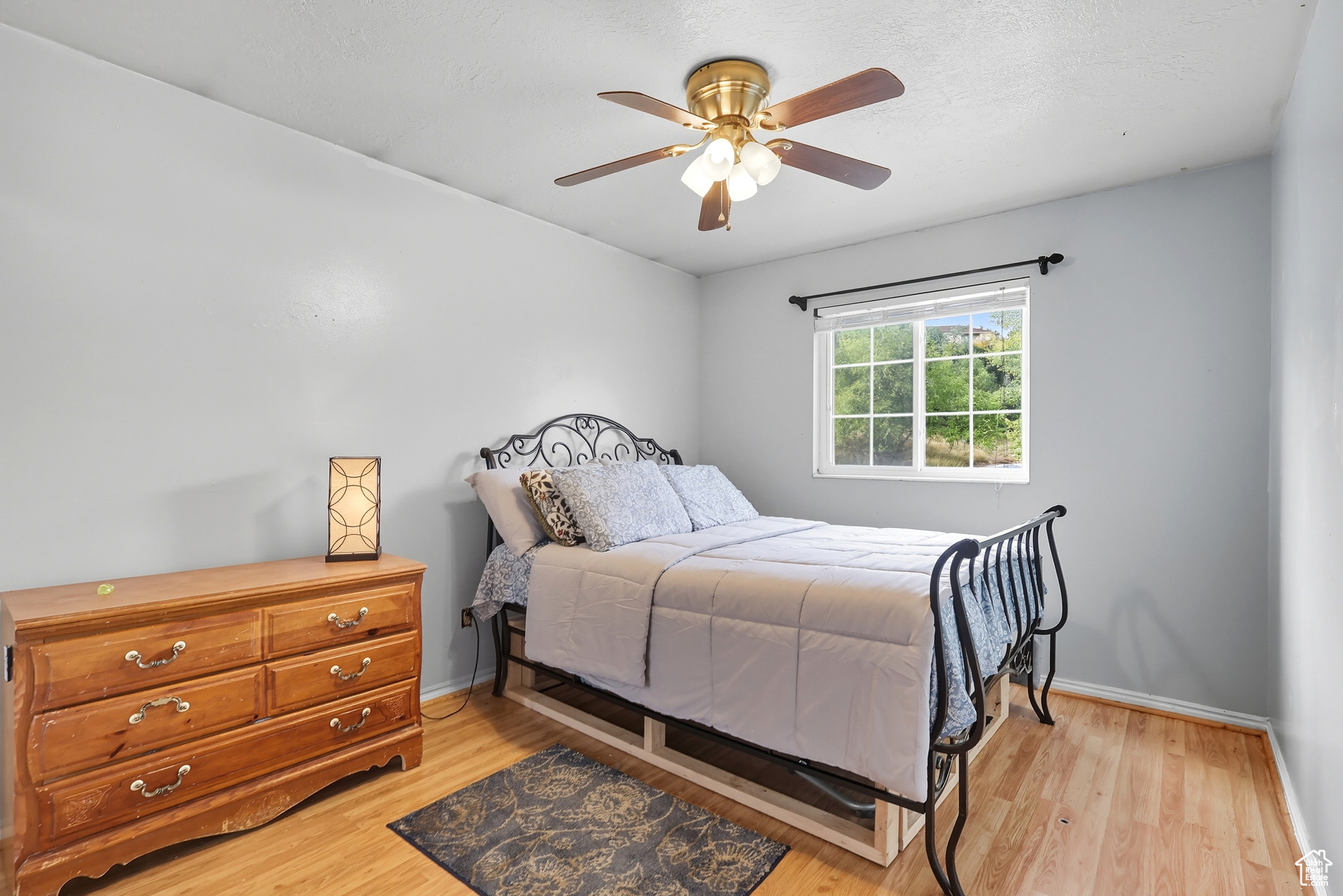 COUNTRY HOLLOW - Residential