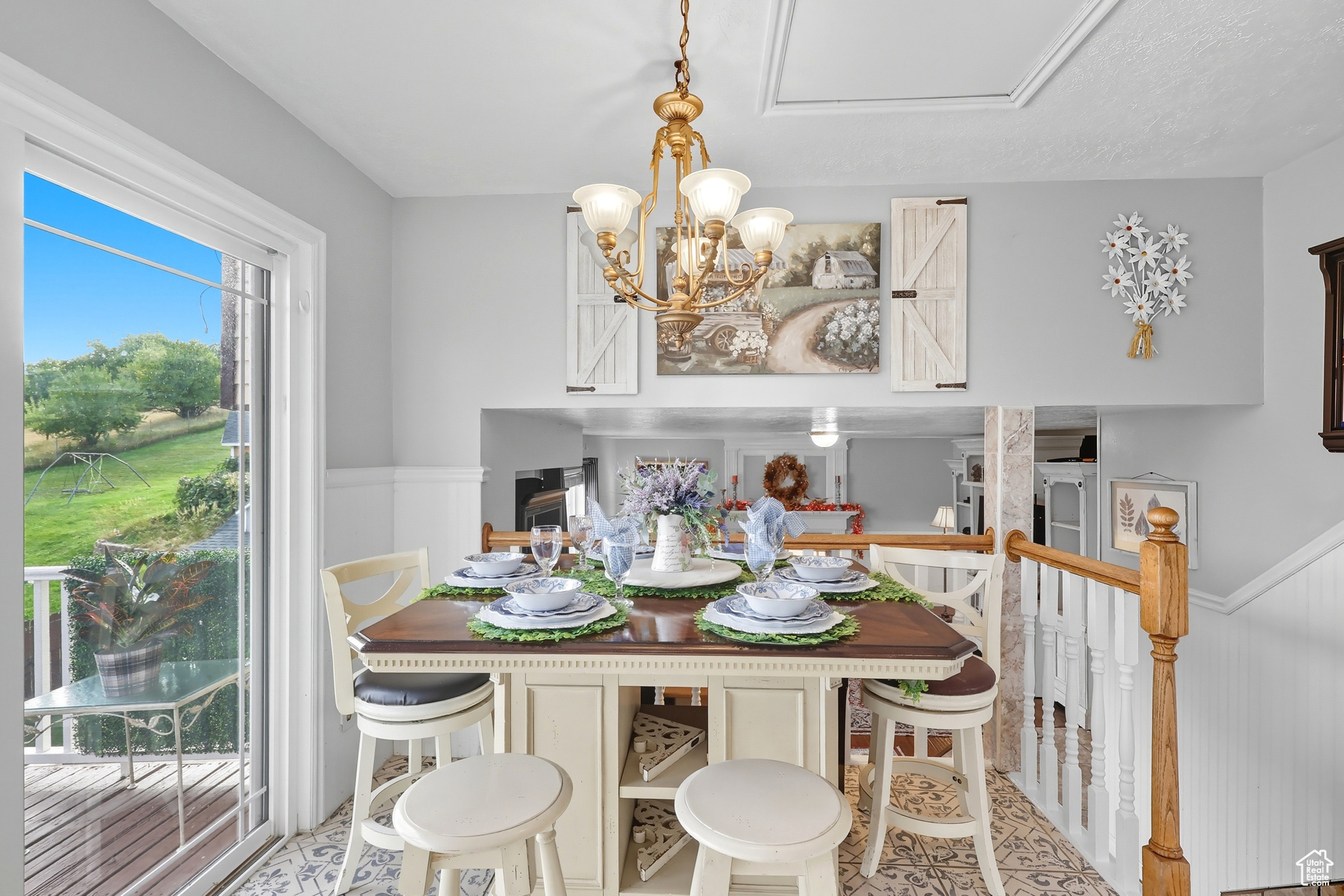 COUNTRY HOLLOW - Residential