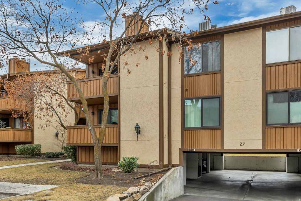 Photo of 6904 S COUNTRYWOODS CIR #27D, Cottonwood Heights, UT 84047 (MLS # 2139112)