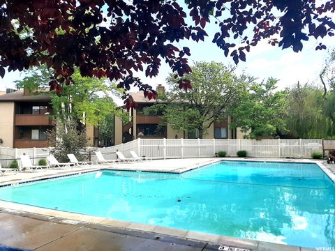 Tiny photo for 6904 S COUNTRYWOODS CIR #27D, Cottonwood Heights, UT 84047 (MLS # 2139112)