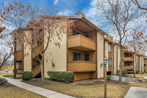 Tiny photo for 6904 S COUNTRYWOODS CIR #27D, Cottonwood Heights, UT 84047 (MLS # 2139112)