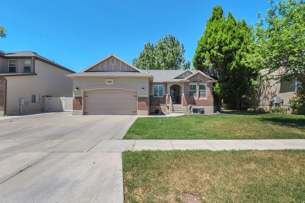 Photo of 1023 N 3300 W, Layton, UT 84041 (MLS # 2164788)
