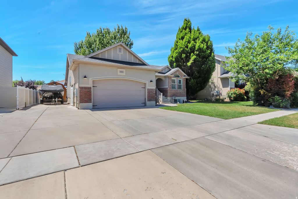 Photo of 1023 N 3300 W, Layton, UT 84041 (MLS # 2164788)