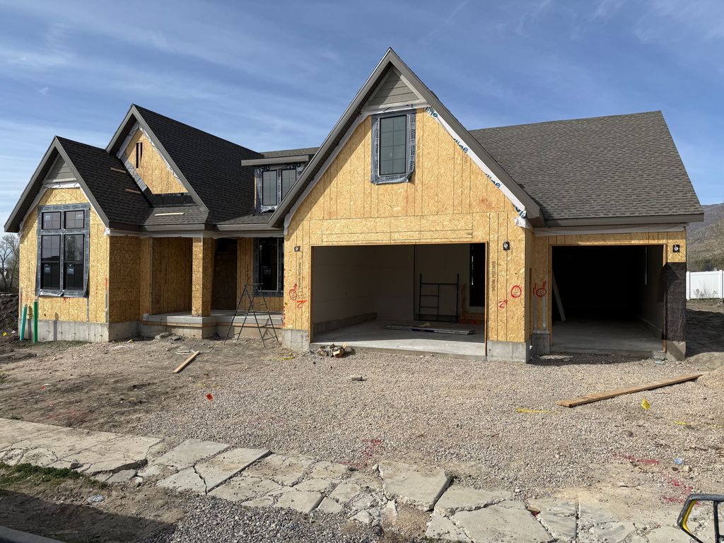 Photo of 286 W SUMMERHILL LN, Centerville, UT 84014 (MLS # 2146186)