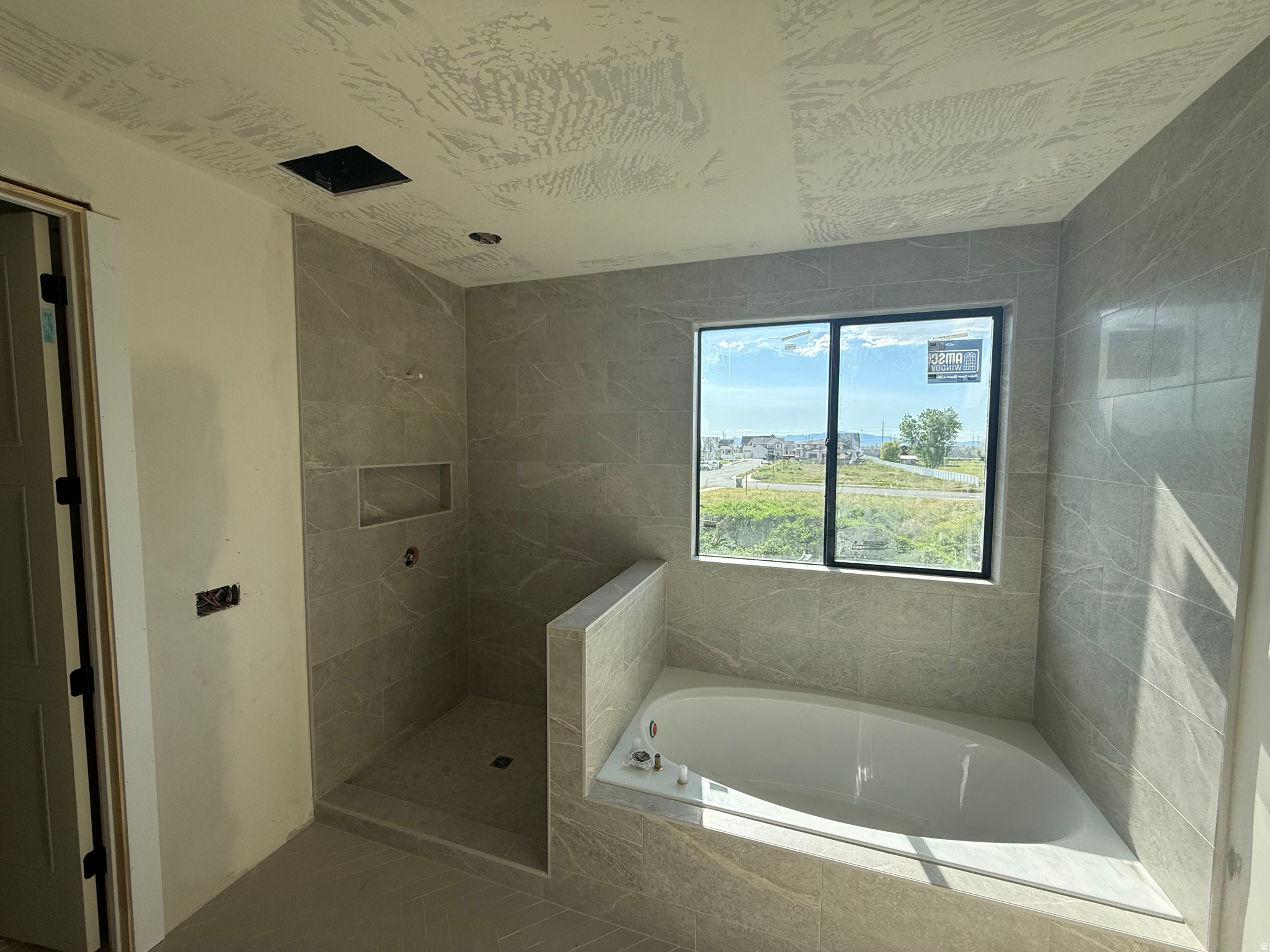 SUMMERHILL LANE - Residential