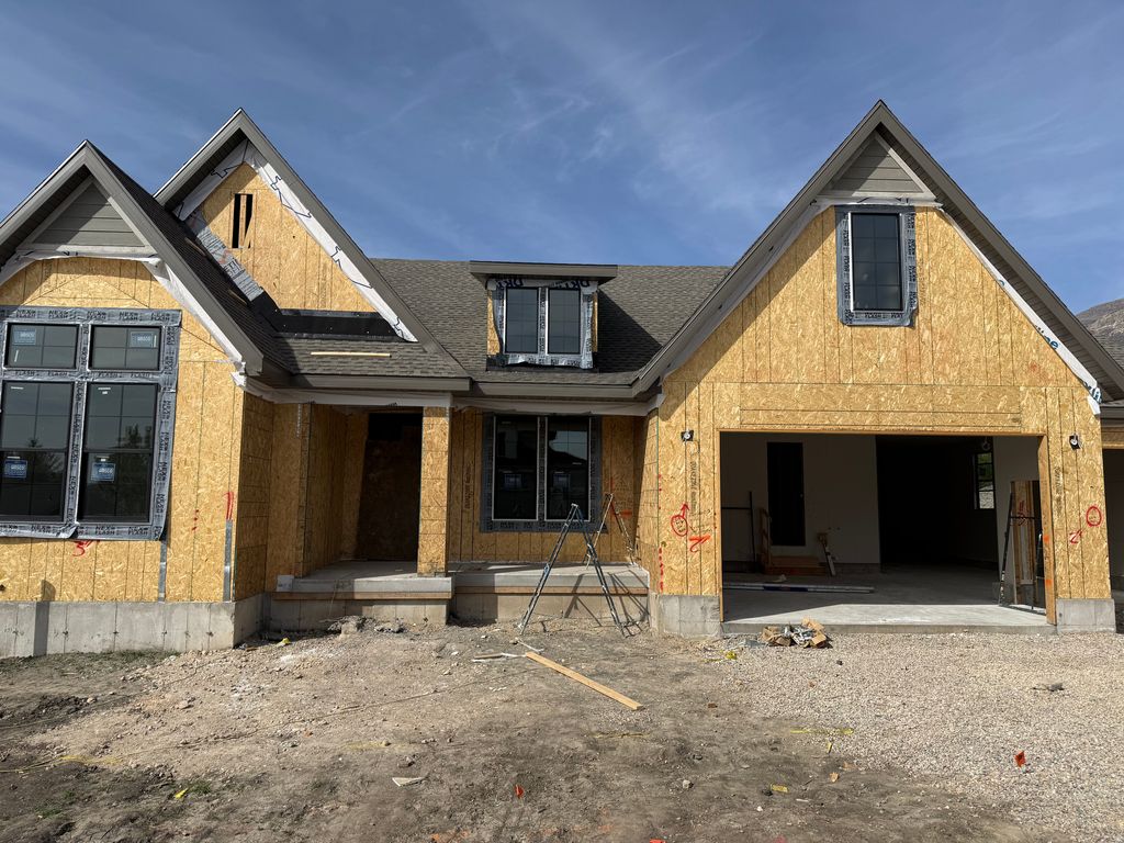 Photo of 286 W SUMMERHILL LN, Centerville, UT 84014 (MLS # 2146186)