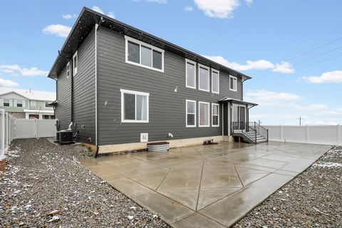 Tiny photo for 1285 E GRANTHAM WAY, Kaysville, UT 84037 (MLS # 2141811)