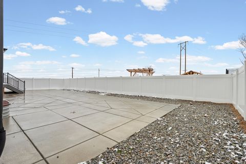 Tiny photo for 1285 E GRANTHAM WAY, Kaysville, UT 84037 (MLS # 2141811)