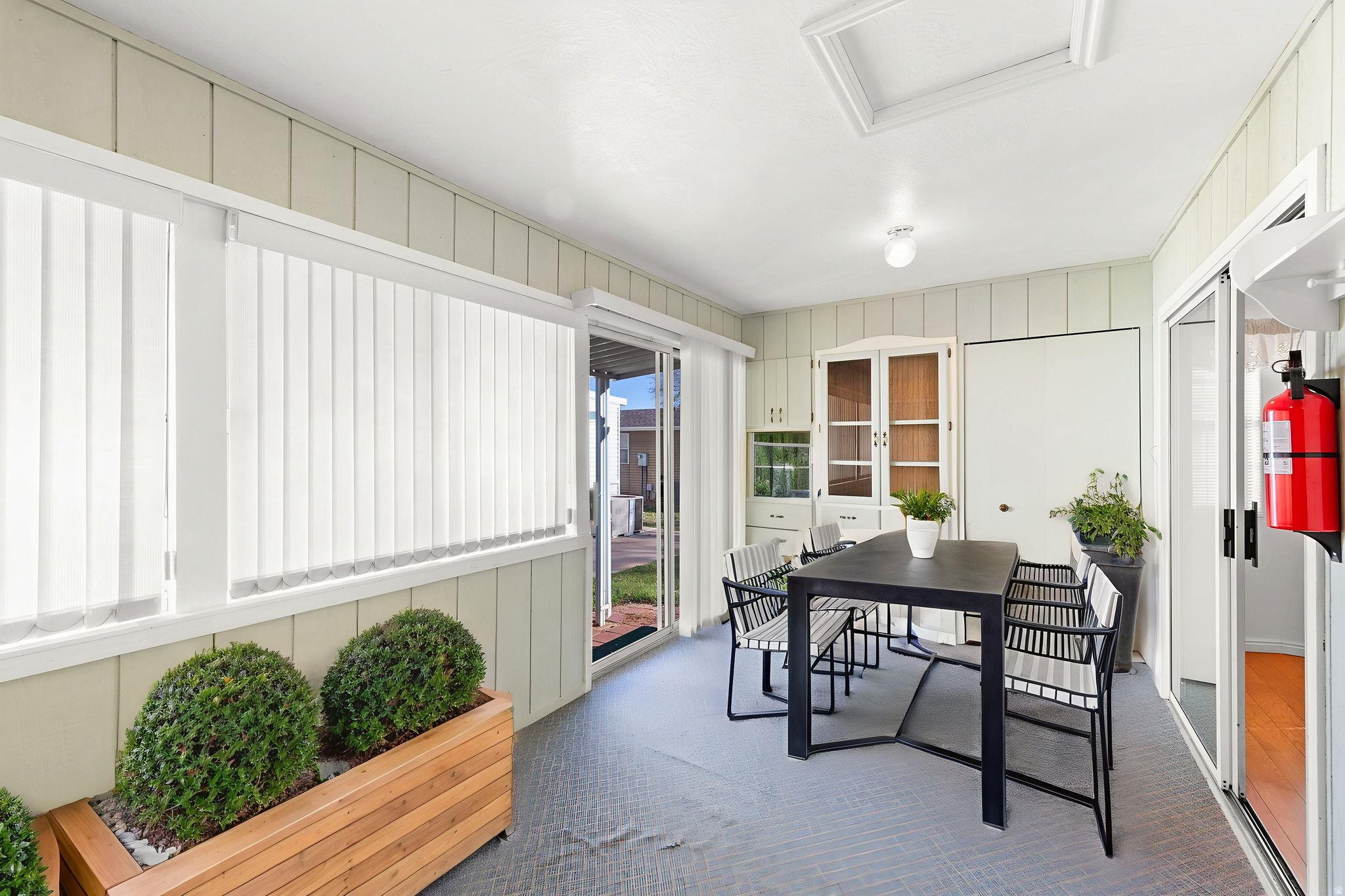 KINGS ROW EST - Residential