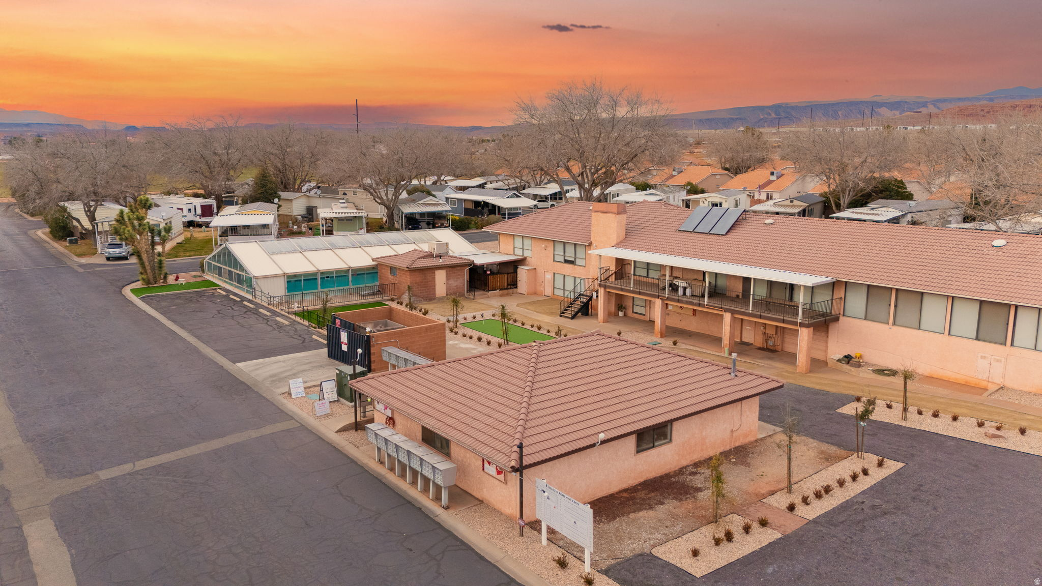 KINGS ROW EST - Residential