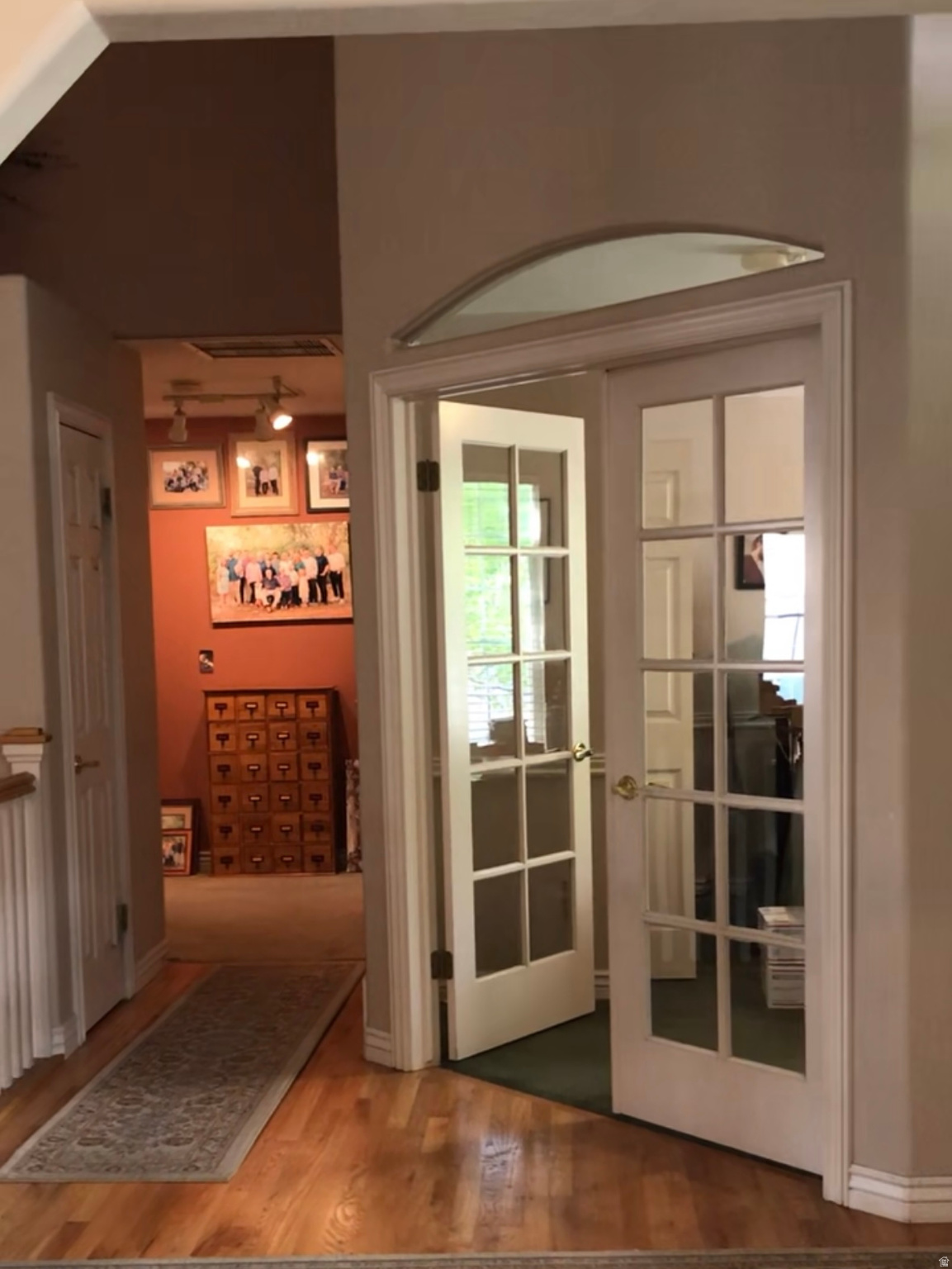 COUNTRY MANOR - Residential