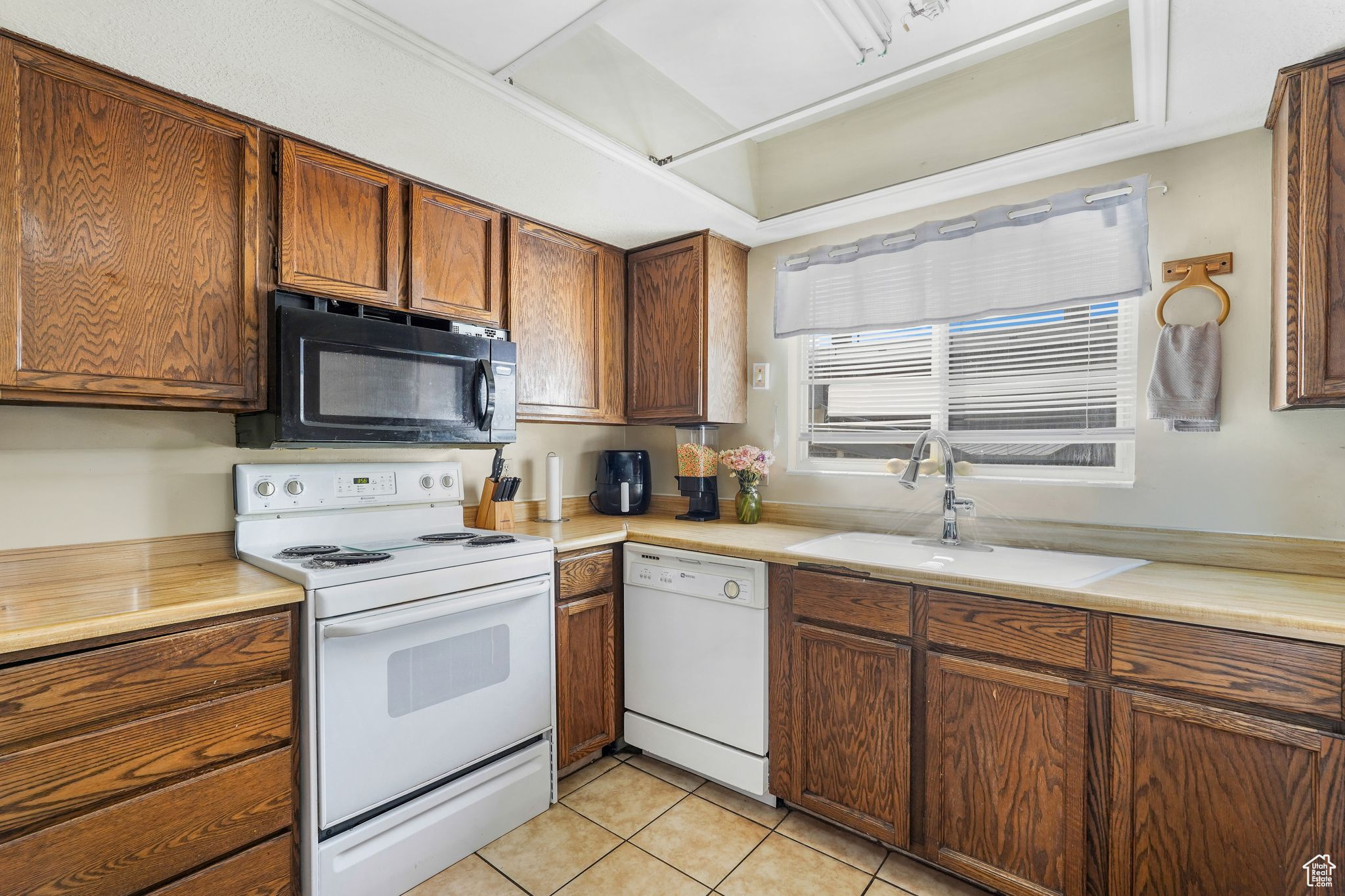 1325 LINCOLN AVE 60