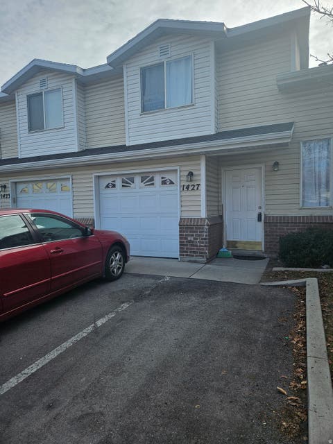 Townhouse For Sale - 1427 W Mayapple Way<br/> West Valley City, UT 84119