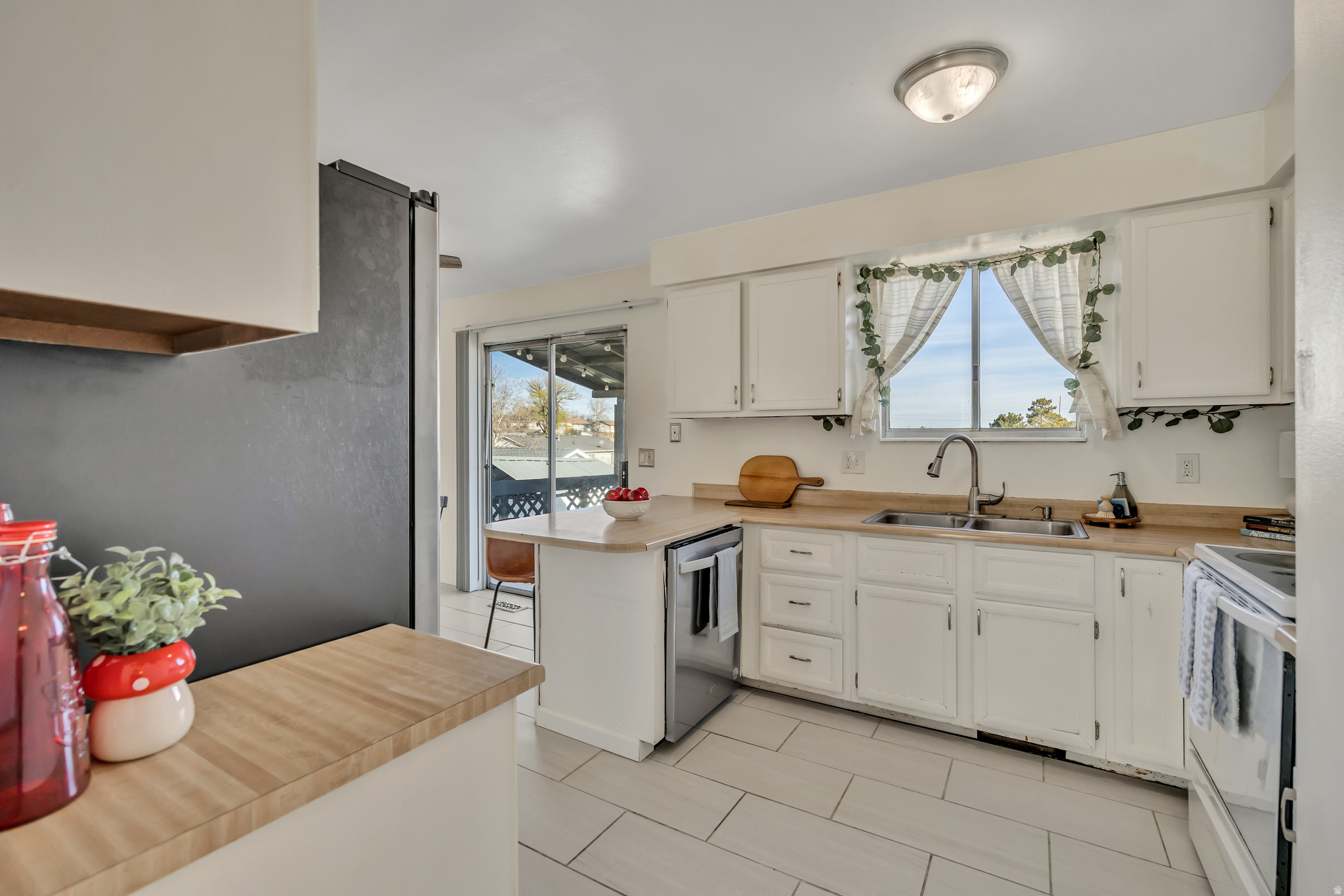 WILLOW BAY PHASE TWO - Residential