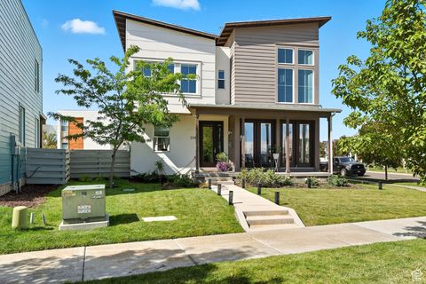Photo of 5318 W BOWSTRING WAY, South Jordan, UT 84009 (MLS # 2110802)