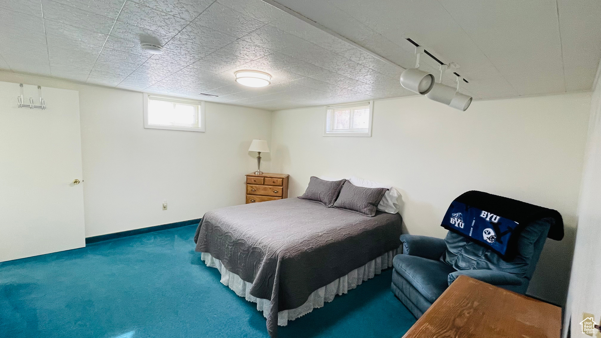 MOUNTAIN VIEW #2 - Residential