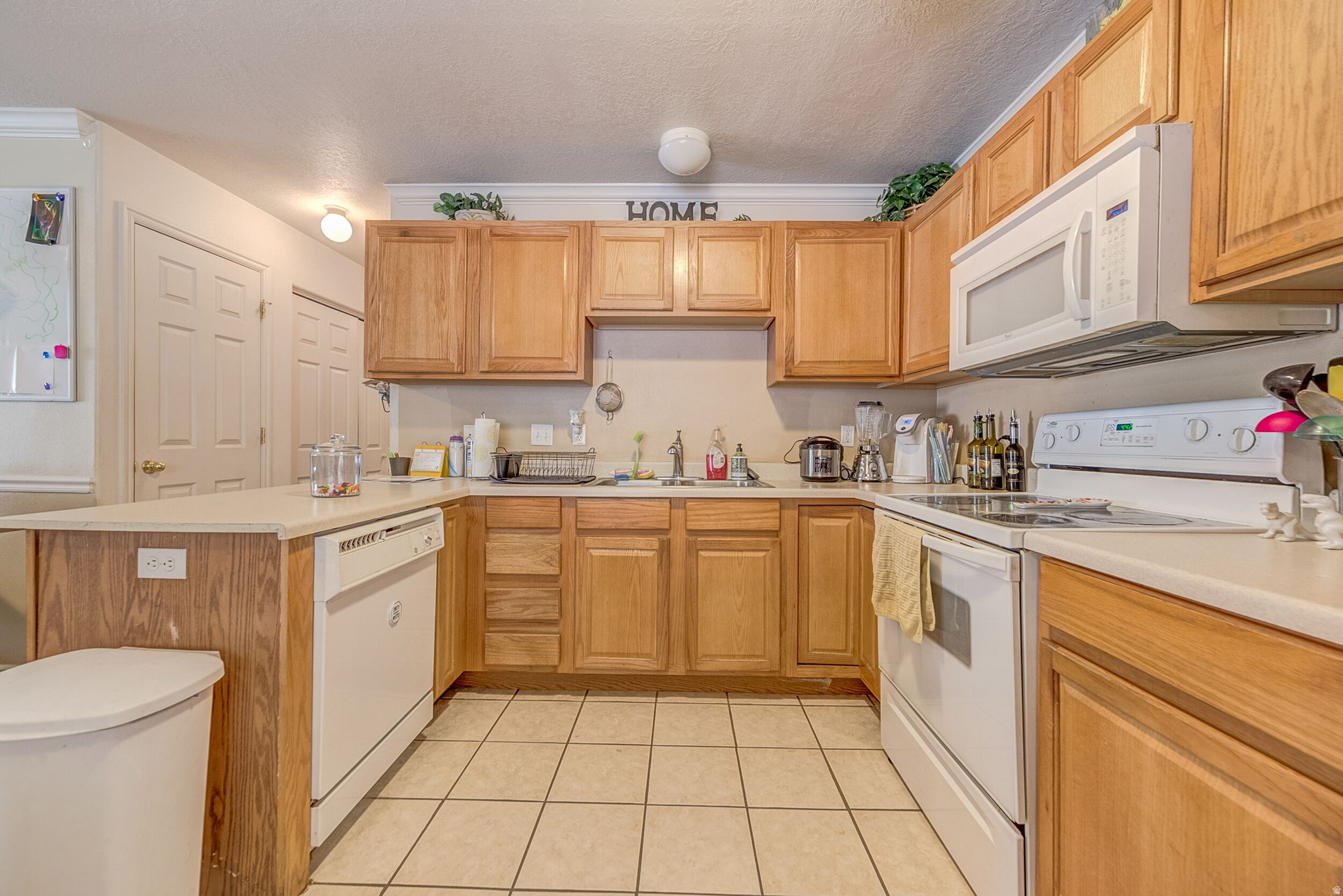 UNIVERSITY AVE CONDO - Residential