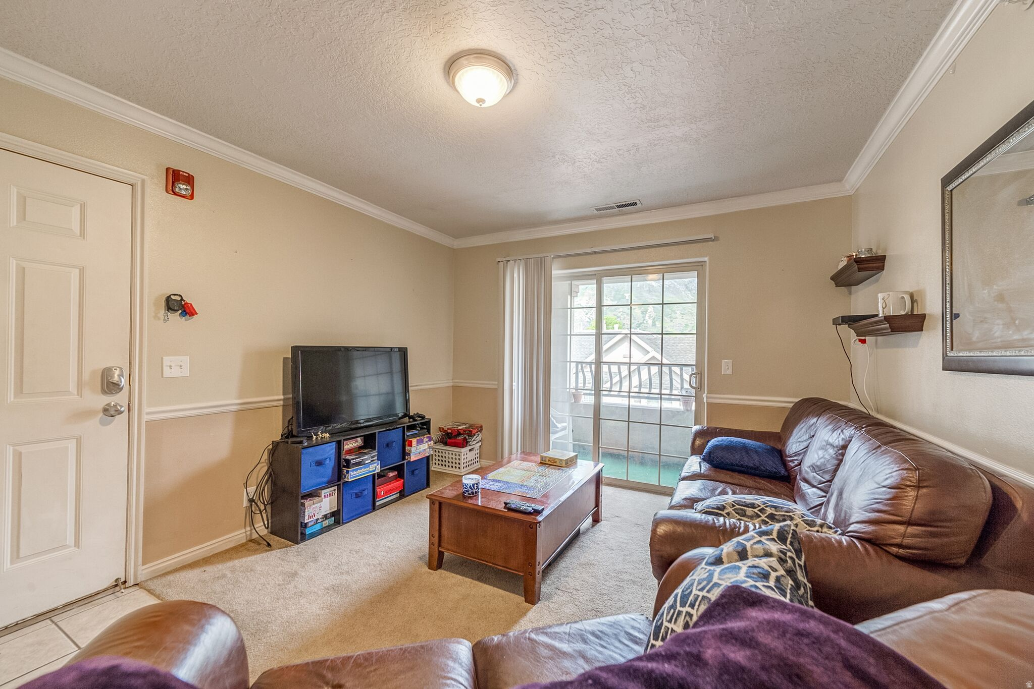 UNIVERSITY AVE CONDO - Residential