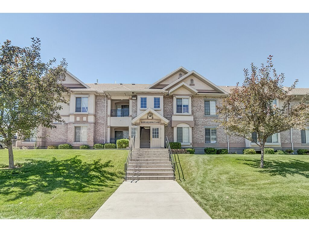 UNIVERSITY AVE CONDO - Residential