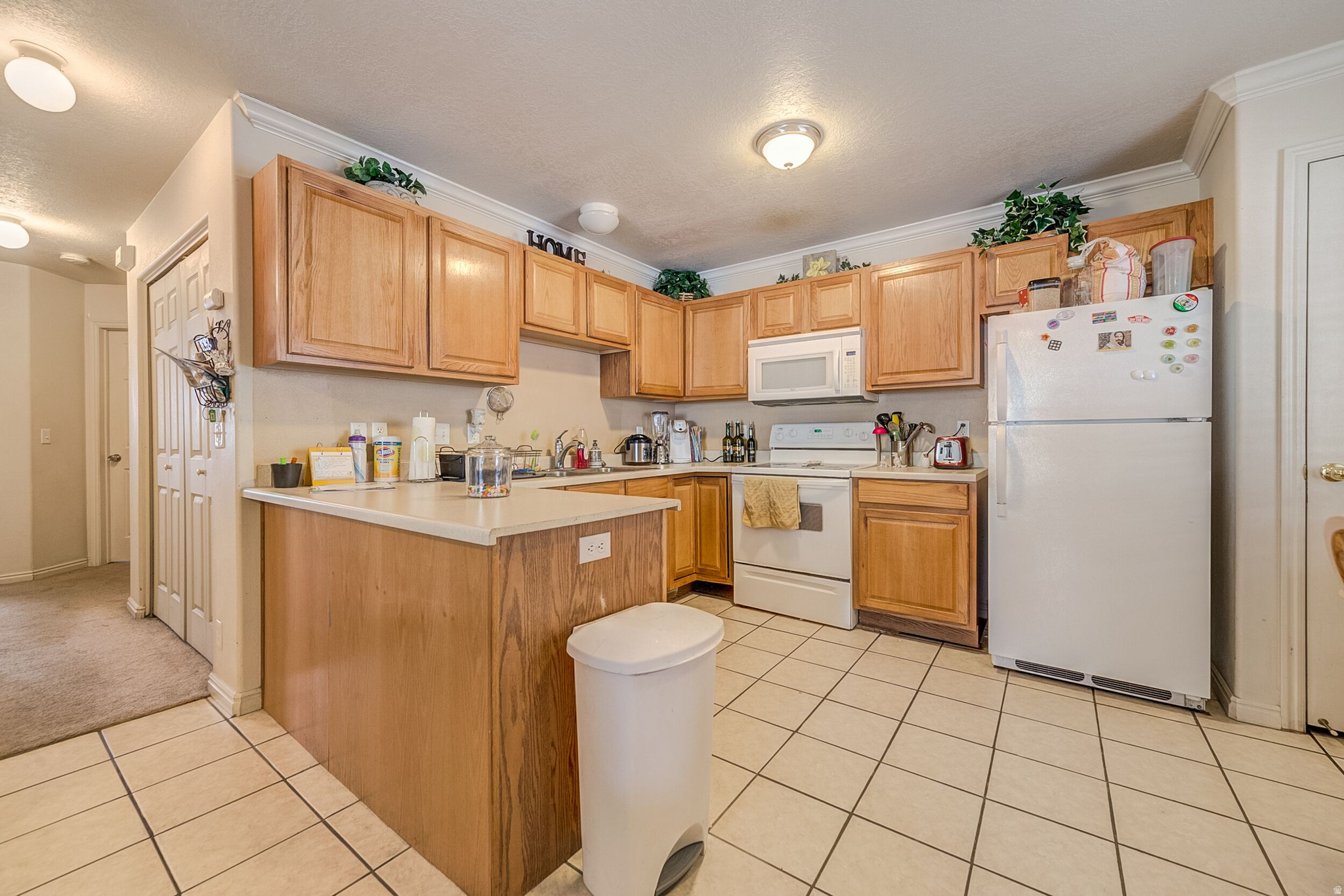 UNIVERSITY AVE CONDO - Residential