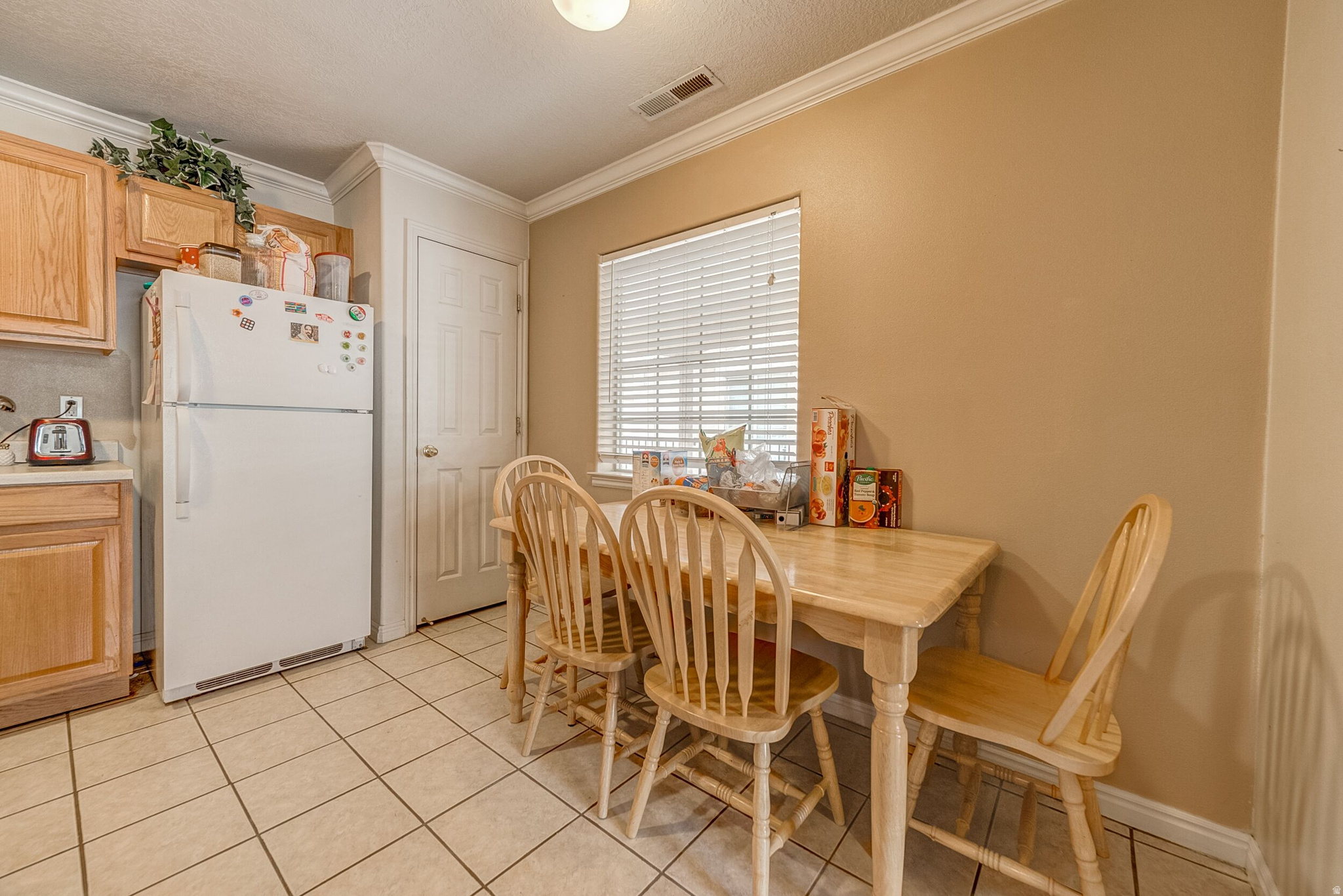 UNIVERSITY AVE CONDO - Residential