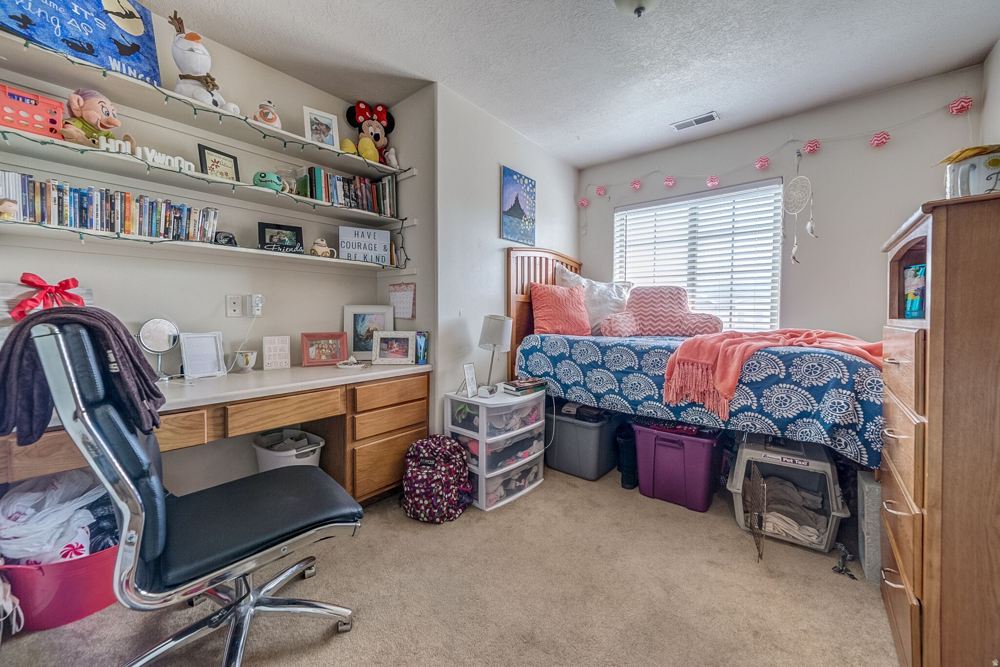 UNIVERSITY AVE CONDO - Residential