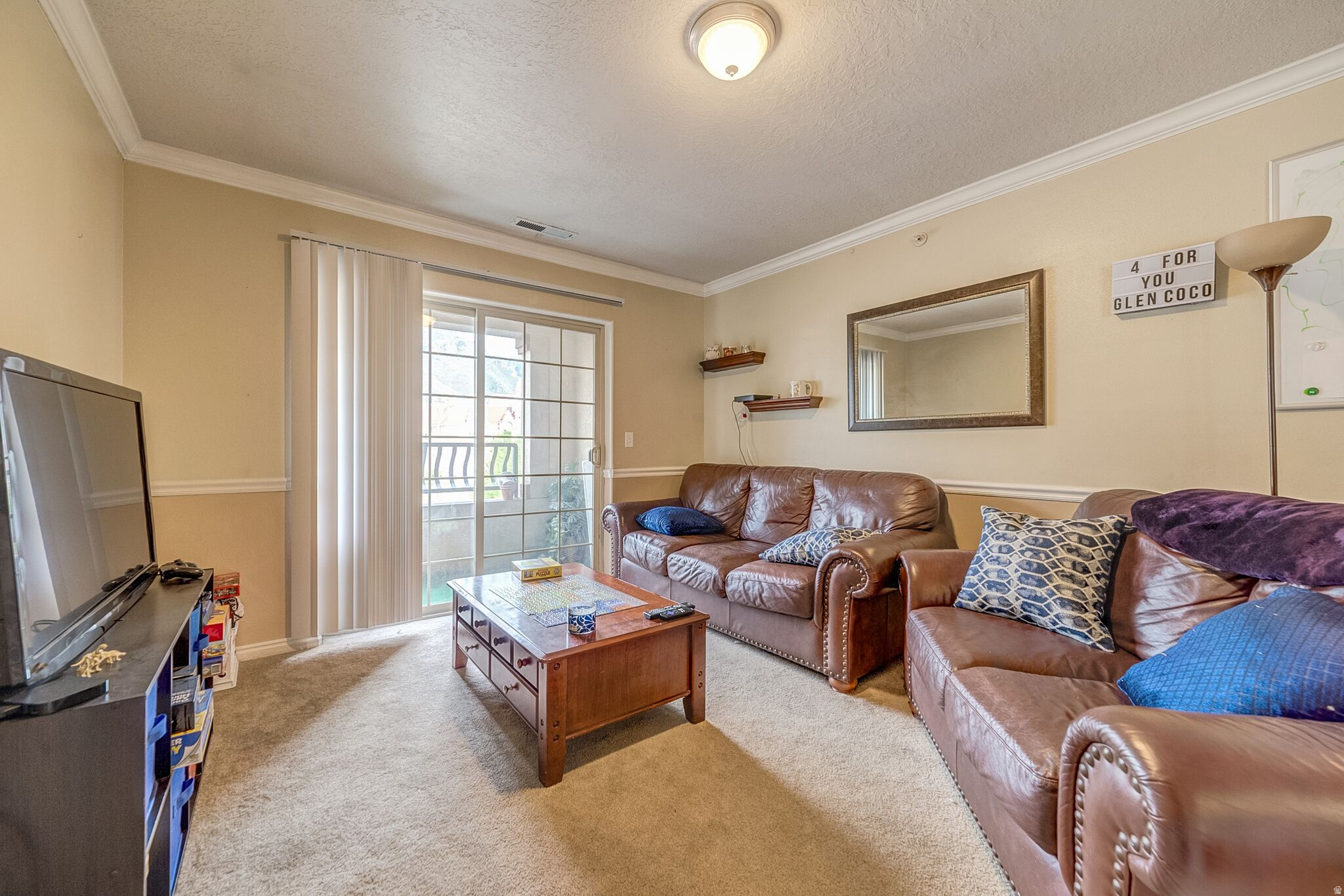 UNIVERSITY AVE CONDO - Residential