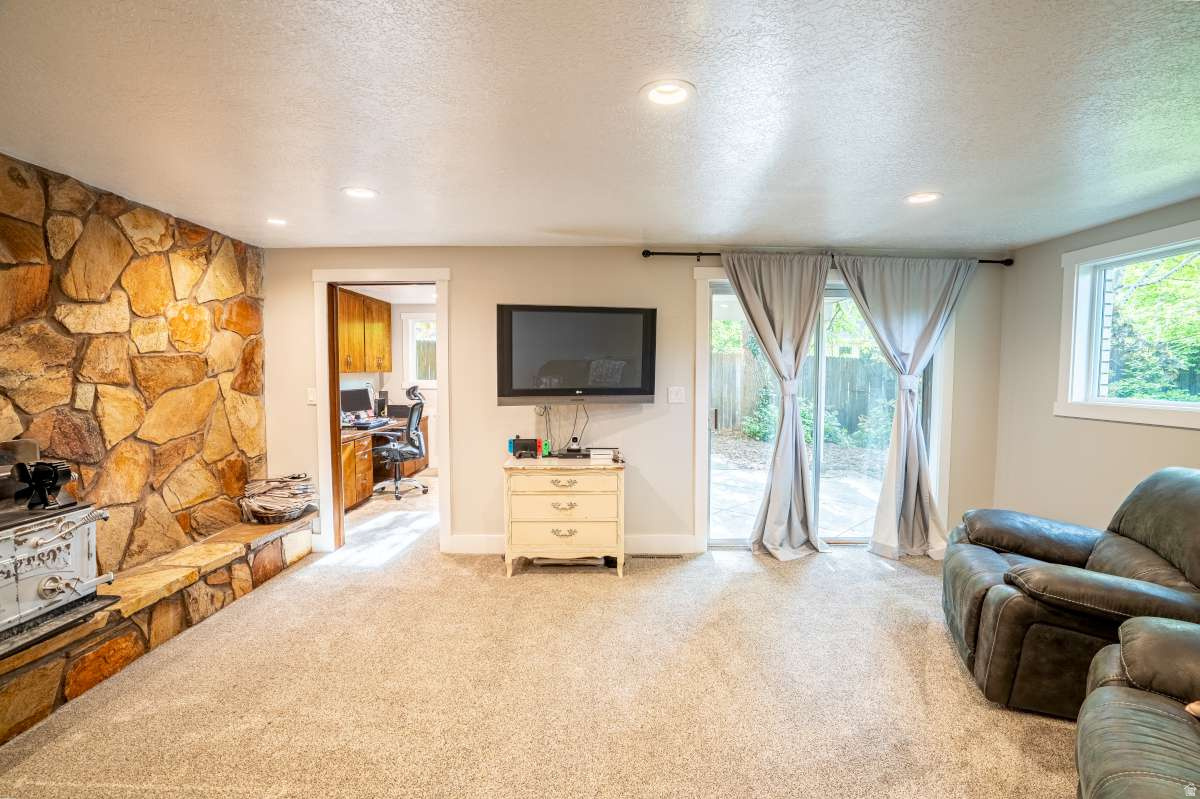 SPRING CREEK HOLLOW - Residential