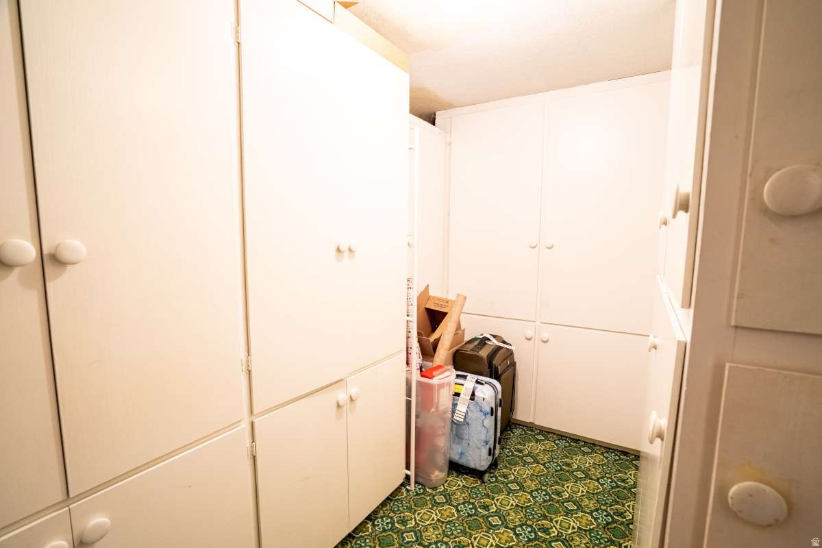 SPRING CREEK HOLLOW - Residential