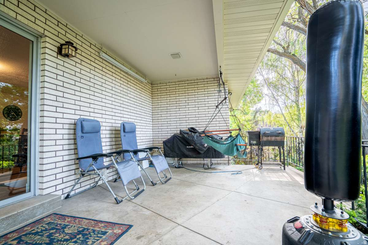 SPRING CREEK HOLLOW - Residential