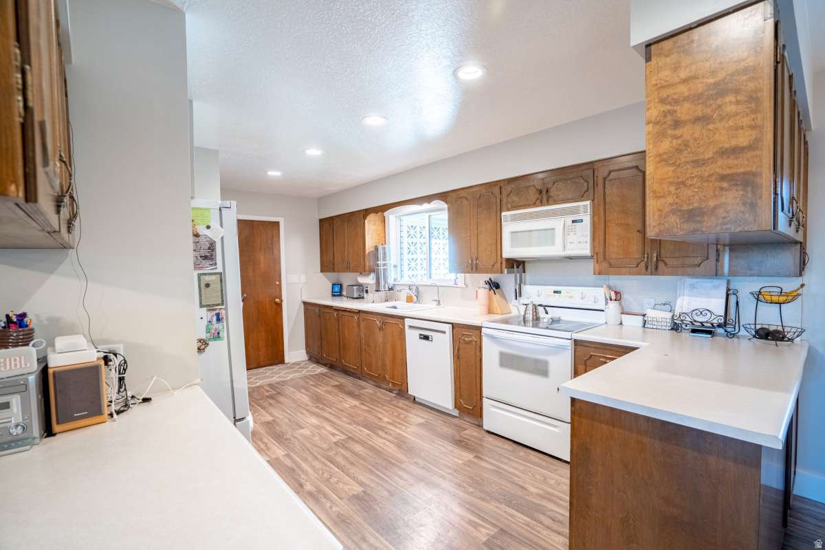 SPRING CREEK HOLLOW - Residential