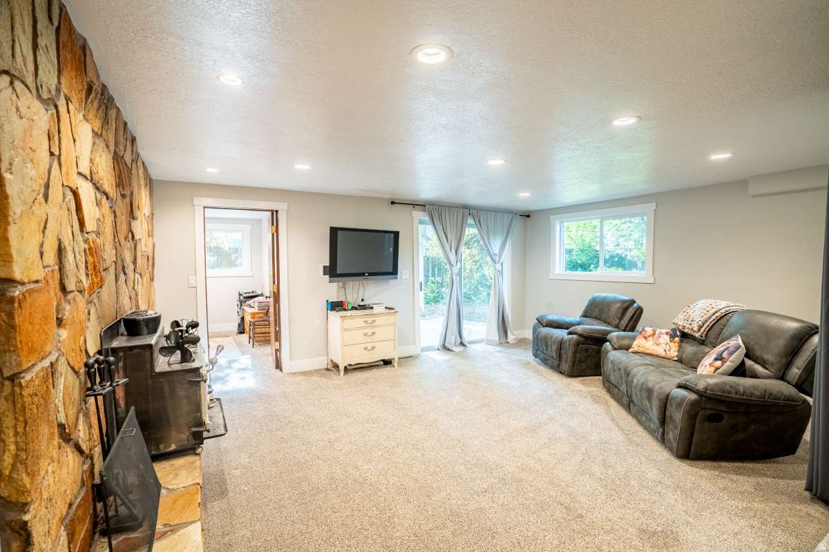 SPRING CREEK HOLLOW - Residential