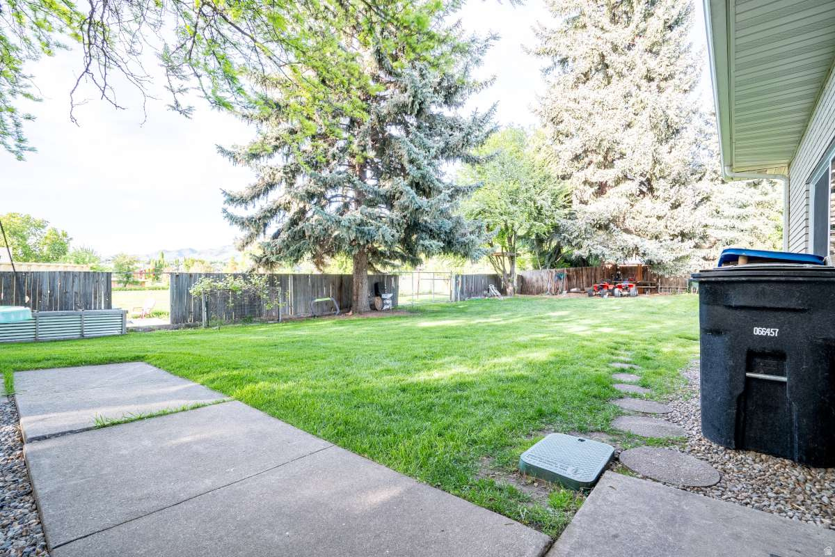 SPRING CREEK HOLLOW - Residential