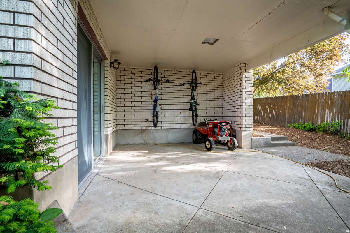 SPRING CREEK HOLLOW - Residential