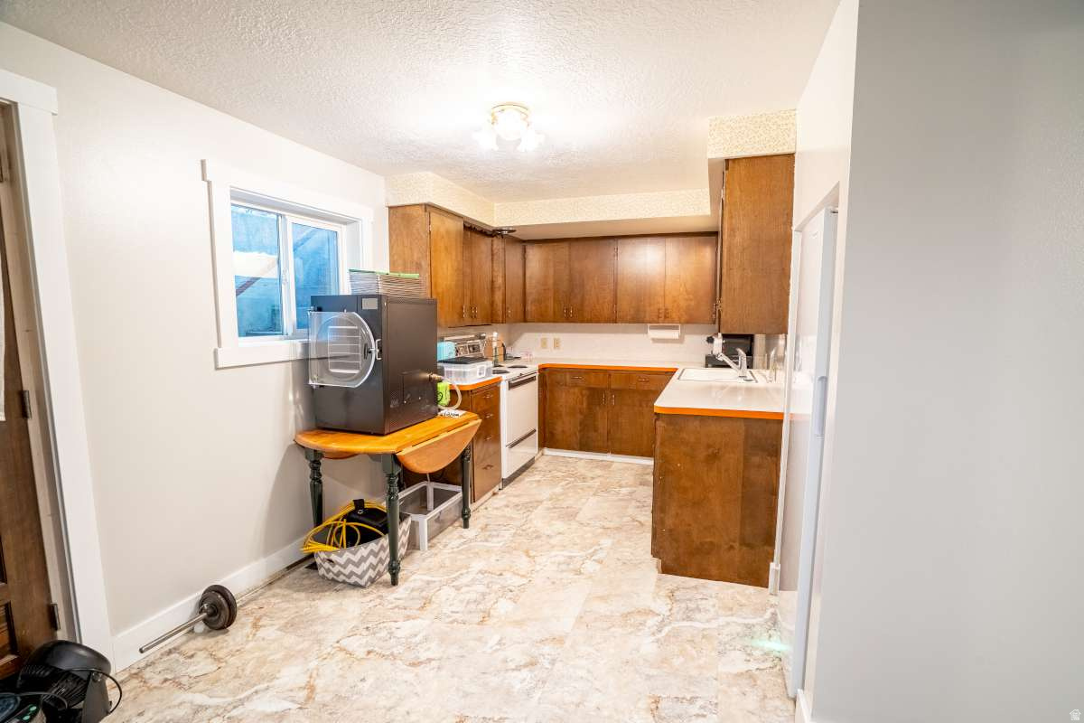 SPRING CREEK HOLLOW - Residential