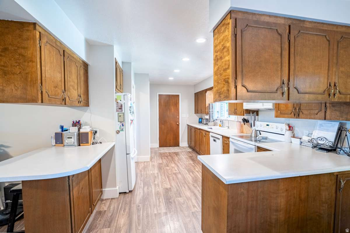 SPRING CREEK HOLLOW - Residential