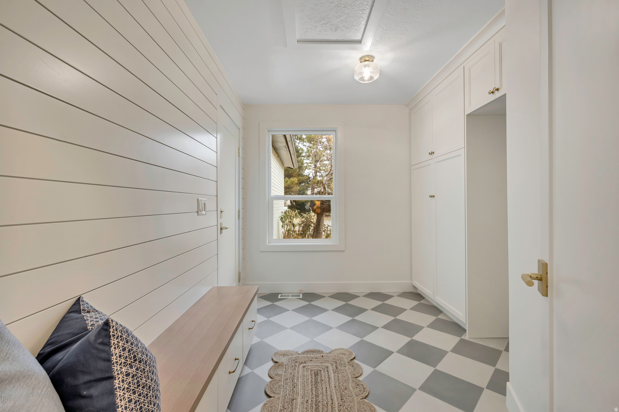 WHITE CITY - Residential