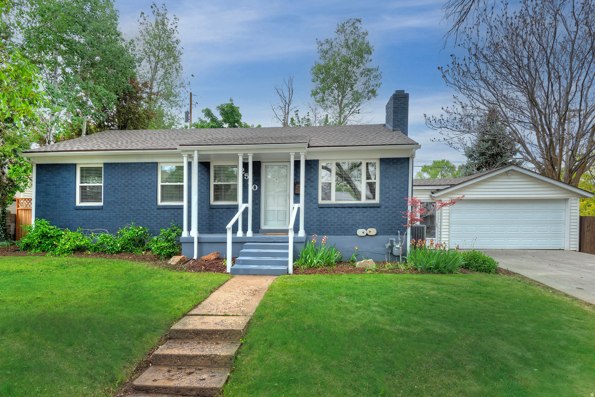 COUNTRY CLUB HEIGHTS - Residential