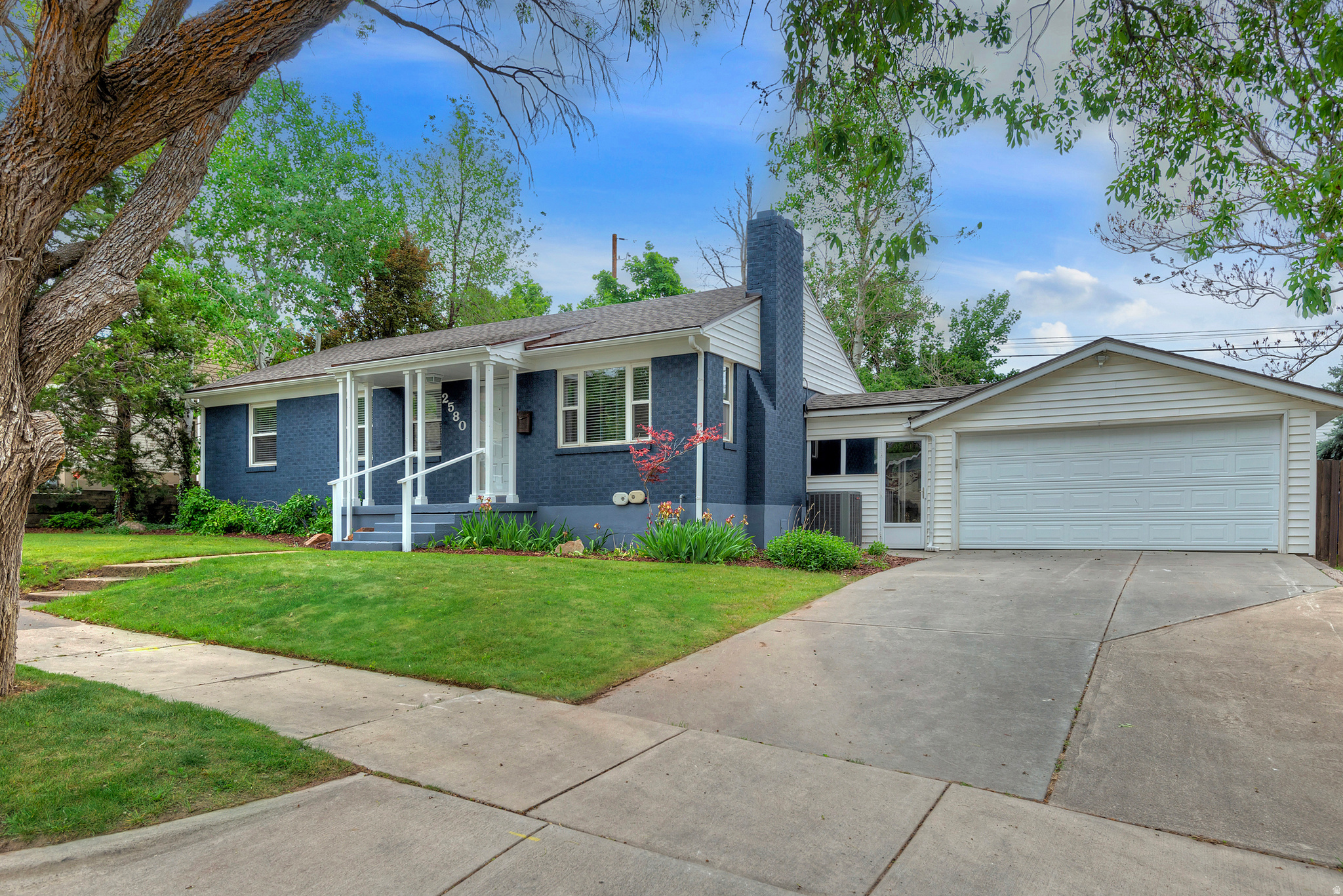 COUNTRY CLUB HEIGHTS - Residential