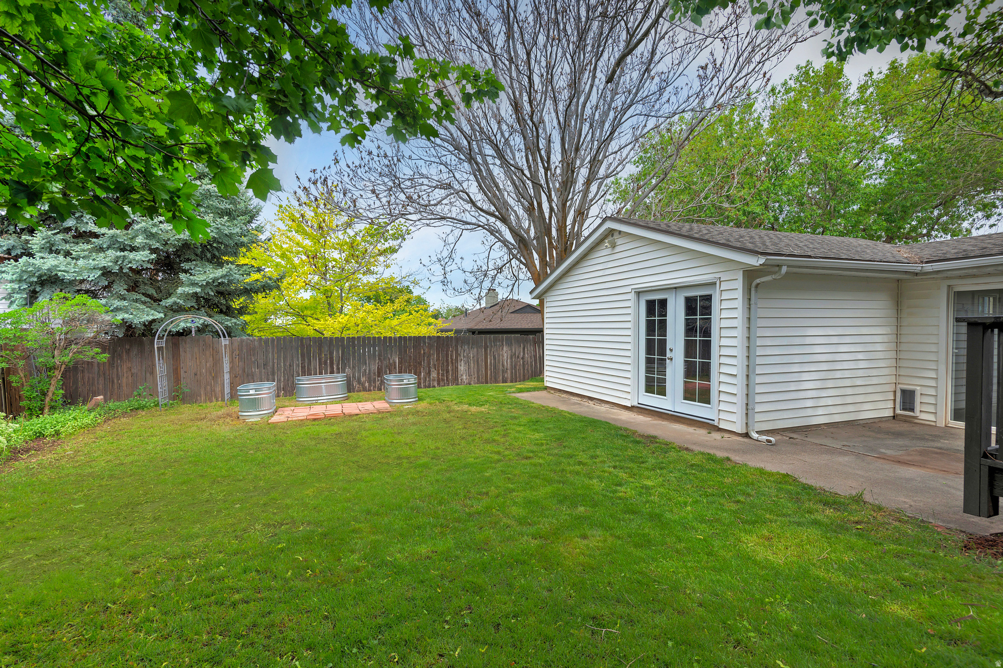 COUNTRY CLUB HEIGHTS - Residential
